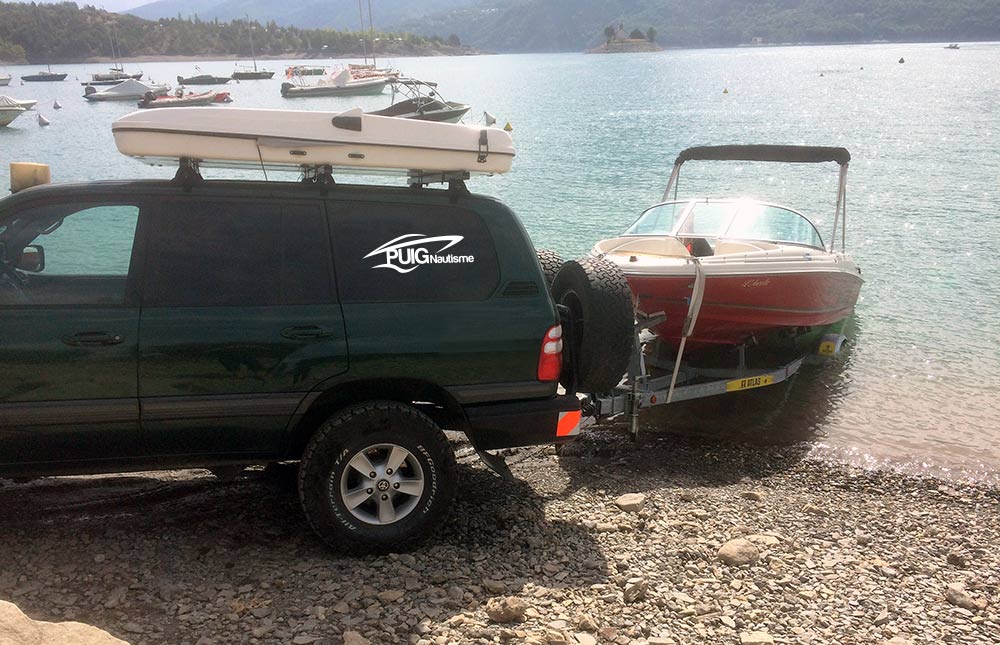 Mises à l’eau des bateaux sur le lac de Serre-Ponçon